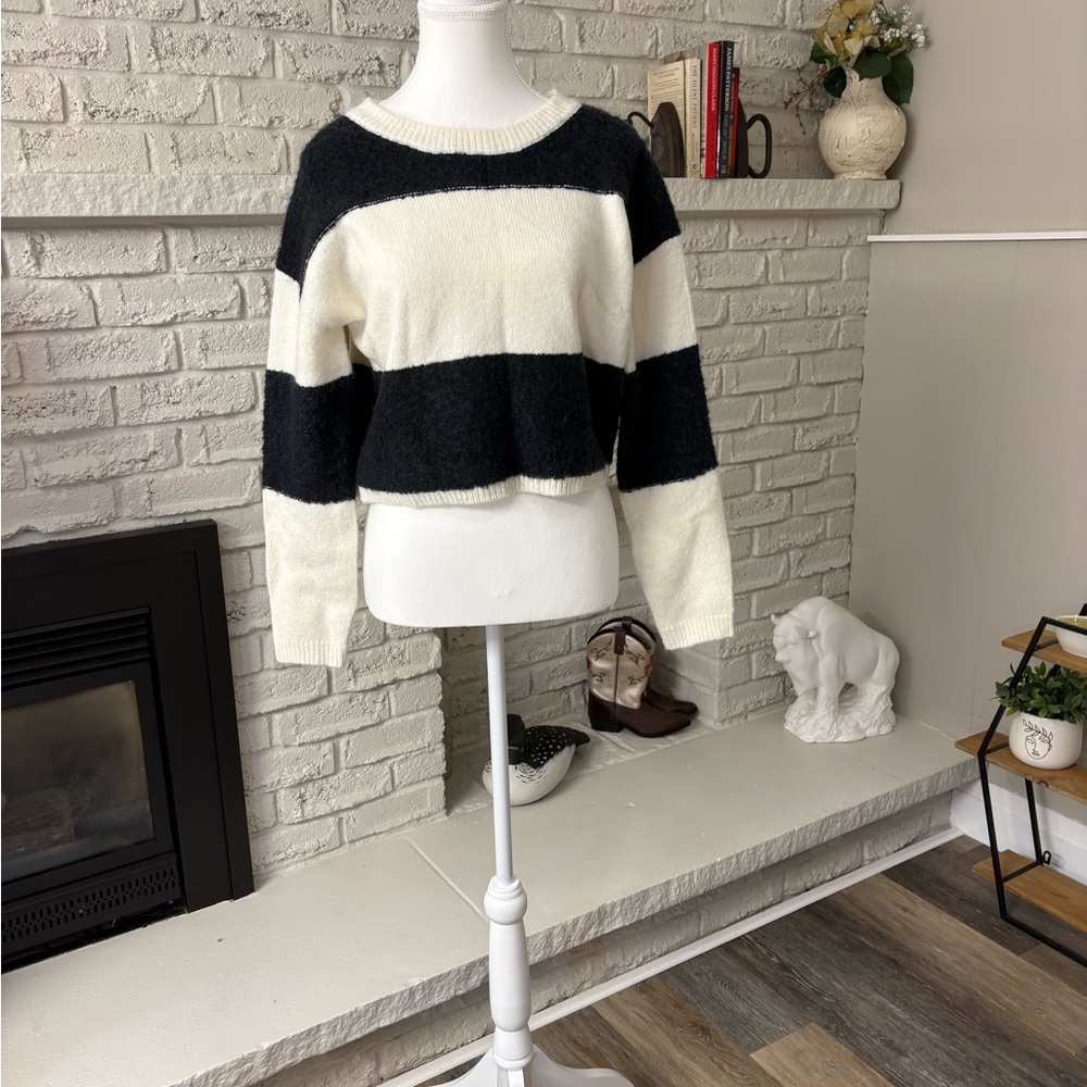 Jessica Simpson Black Cream Colorblock Striped Fuzzy Knit Crewneck Sweater S